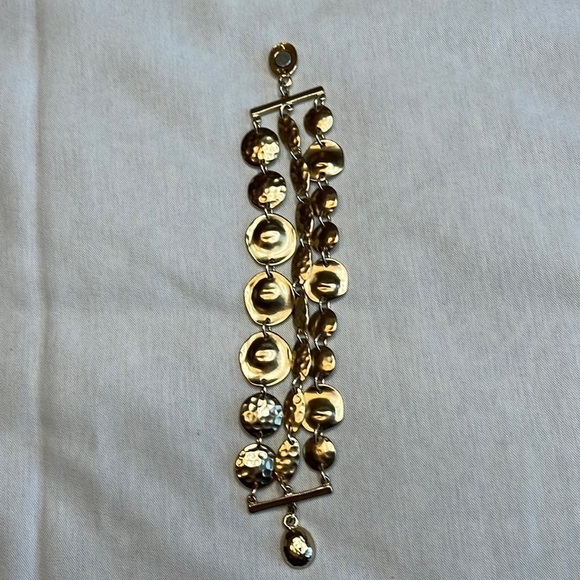 Faux Gold Circles Bracelet - Picture 5 of 9